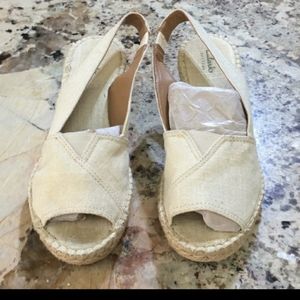 Clarks Artisan Petria Rhea Ivory-Gold Fabric 8.5